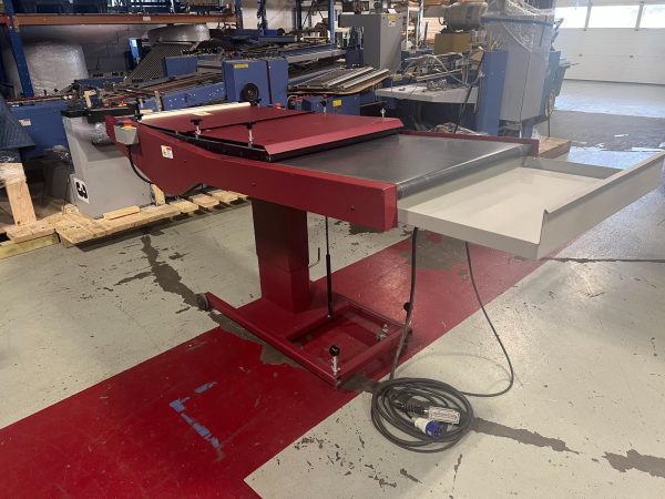 Used 2011 BR Moll Compression Delivery Unit, 24-pin.